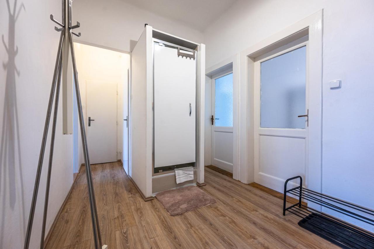 Apartments Safarikova 18 Прага Екстер'єр фото