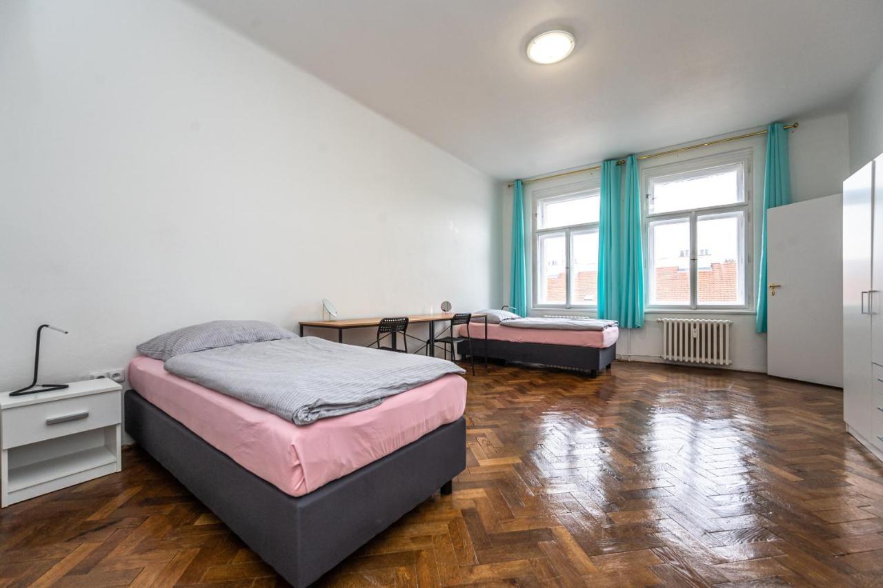 Apartments Safarikova 18 Прага Екстер'єр фото