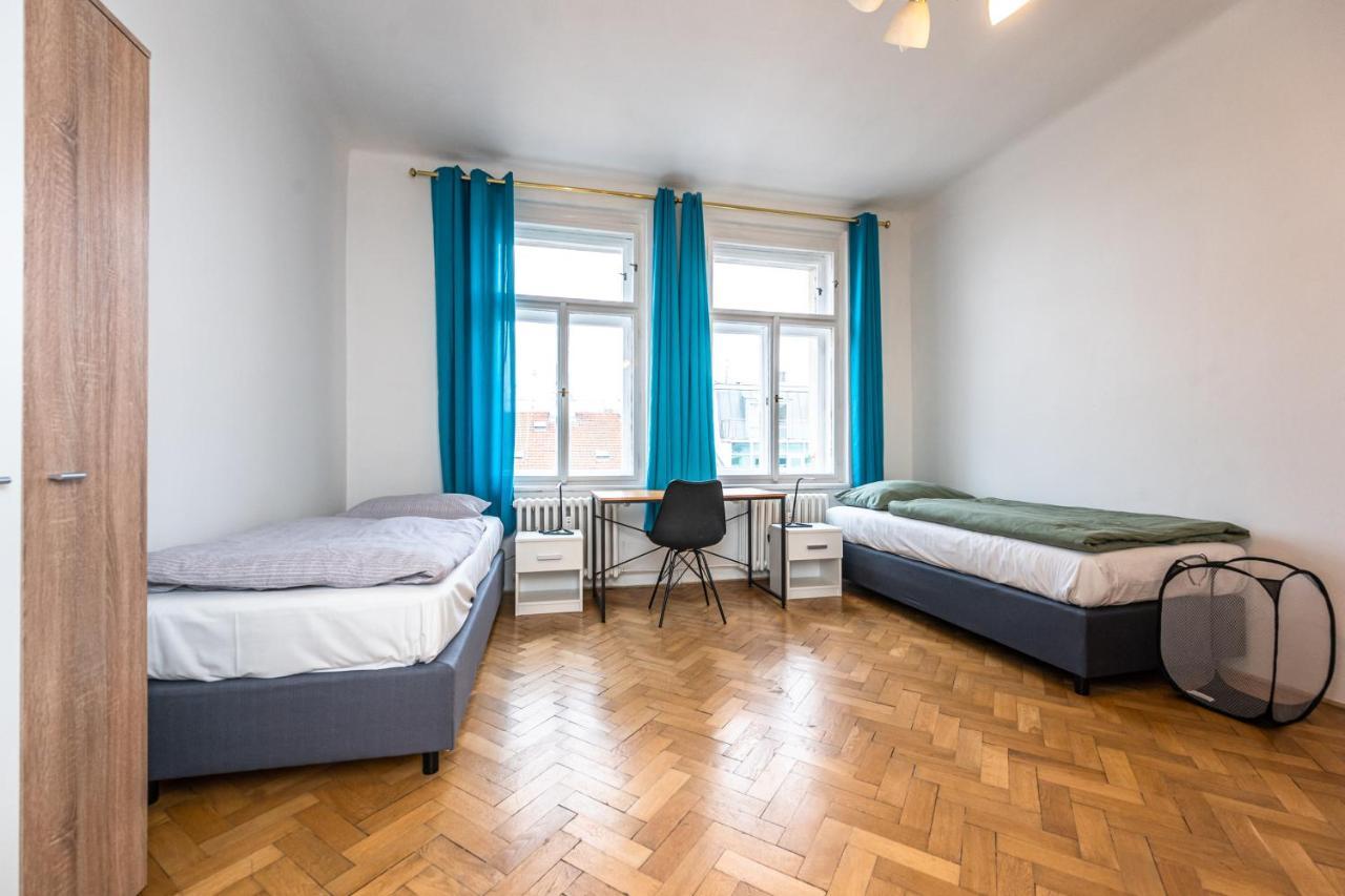 Apartments Safarikova 18 Прага Екстер'єр фото
