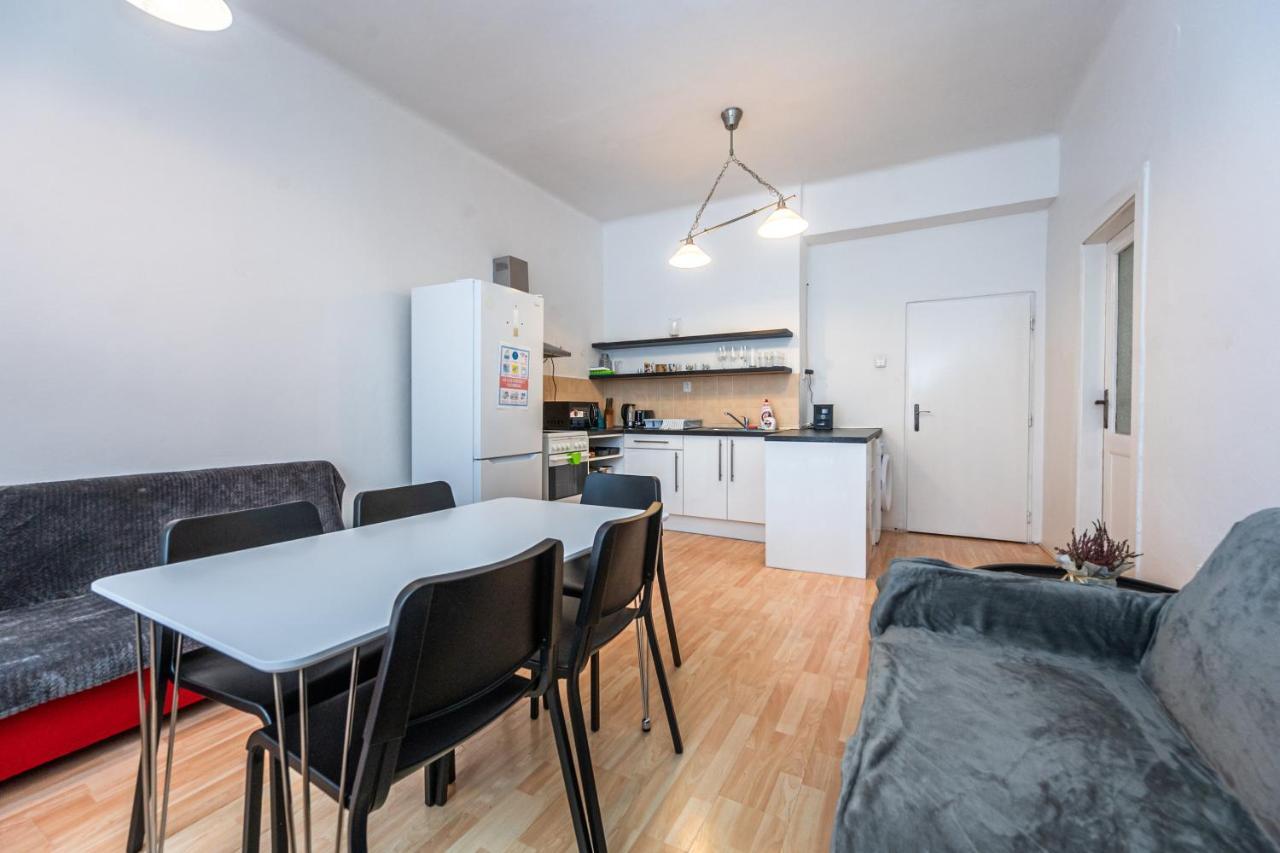 Apartments Safarikova 18 Прага Екстер'єр фото