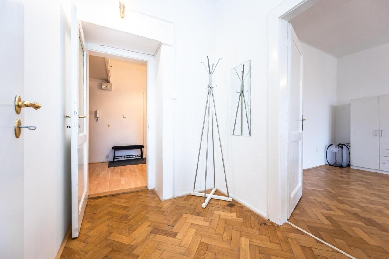 Apartments Safarikova 18 Прага Екстер'єр фото
