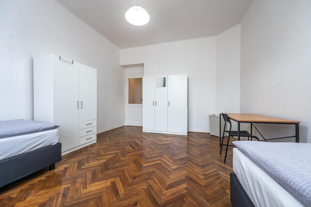 Apartments Safarikova 18 Прага Екстер'єр фото