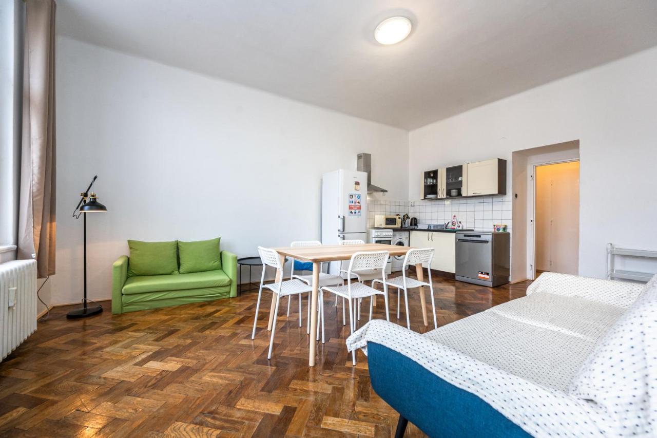 Apartments Safarikova 18 Прага Екстер'єр фото