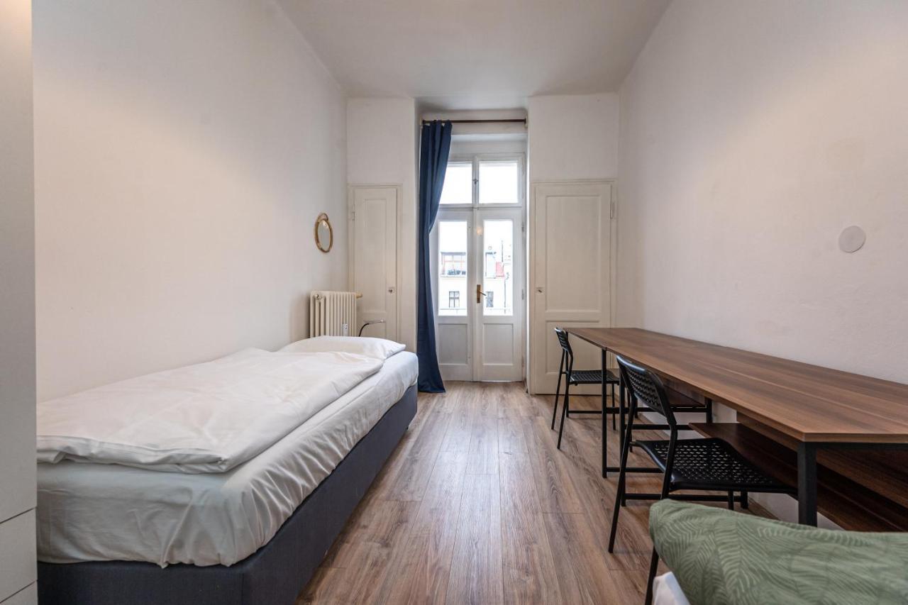 Apartments Safarikova 18 Прага Екстер'єр фото