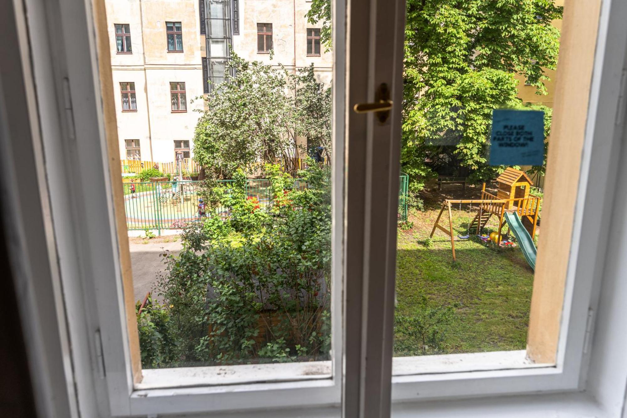 Apartments Safarikova 18 Прага Екстер'єр фото