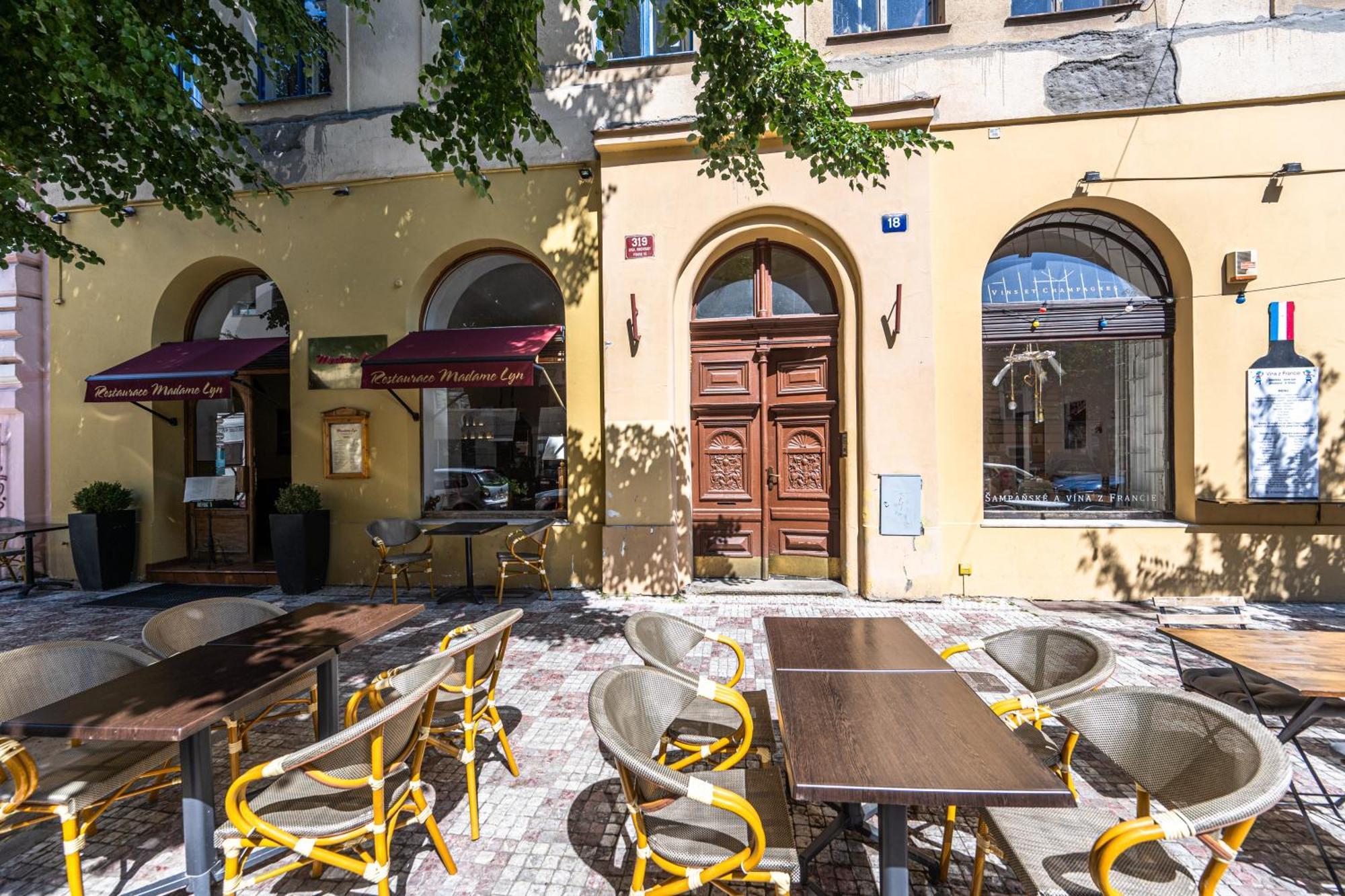 Apartments Safarikova 18 Прага Екстер'єр фото